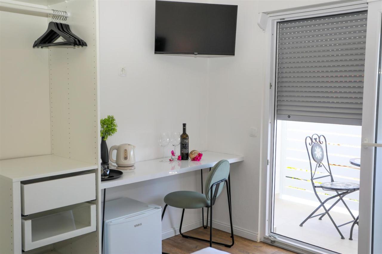 Stella Maris, Hvar - Rooms With A Balcony And A Stunning Sea View フヴァル エクステリア 写真