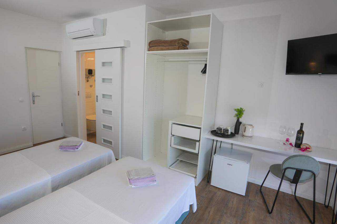 Stella Maris, Hvar - Rooms With A Balcony And A Stunning Sea View フヴァル エクステリア 写真