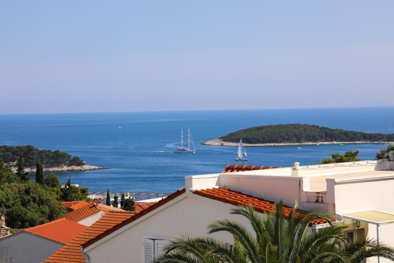 Stella Maris, Hvar - Rooms With A Balcony And A Stunning Sea View フヴァル エクステリア 写真