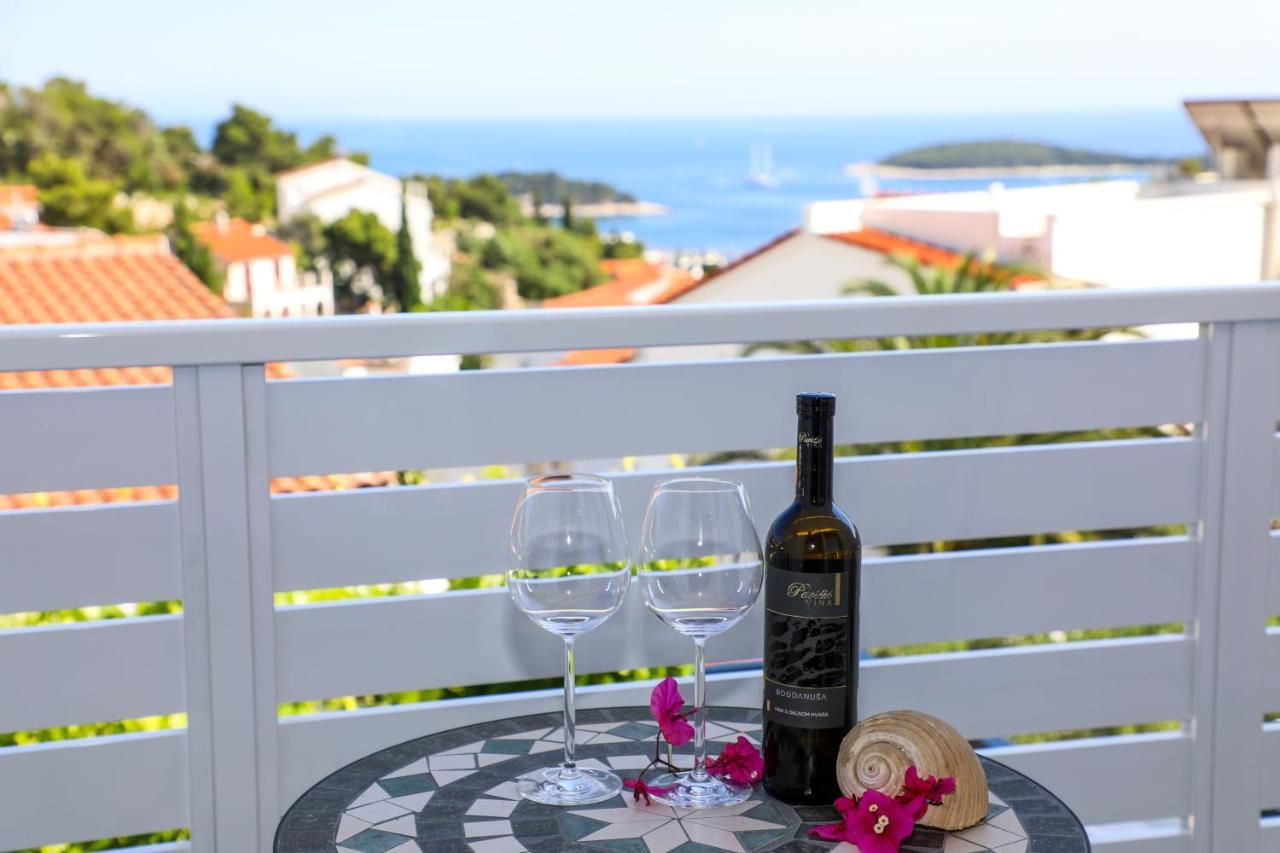 Stella Maris, Hvar - Rooms With A Balcony And A Stunning Sea View フヴァル エクステリア 写真