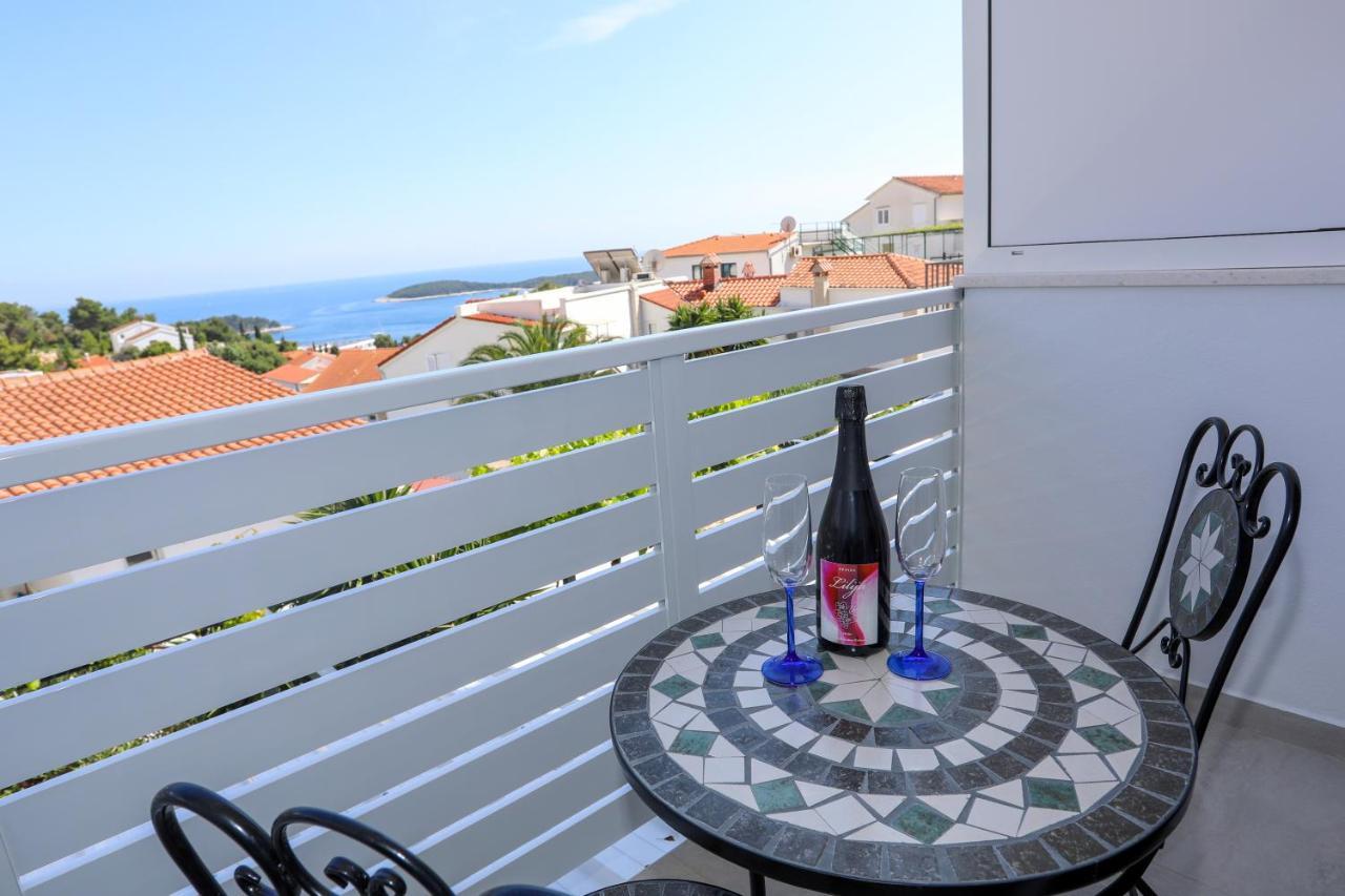 Stella Maris, Hvar - Rooms With A Balcony And A Stunning Sea View フヴァル エクステリア 写真